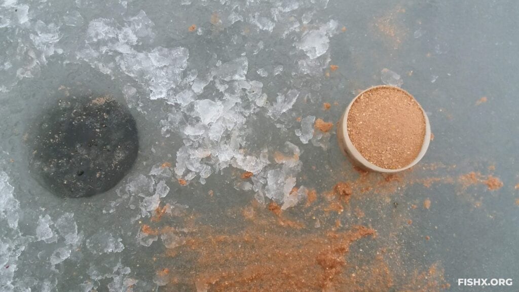 Как легко сделать прикормочные шары для ловли со льда