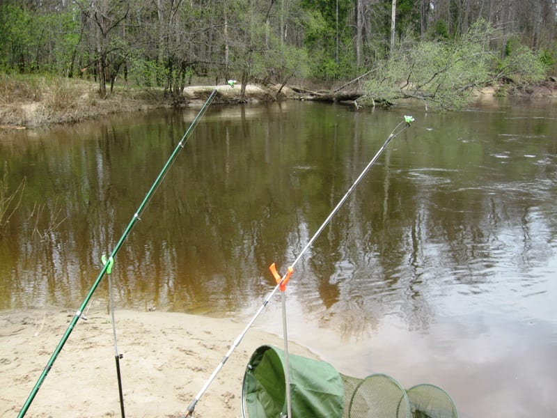 Рыбалка на фидер на реке